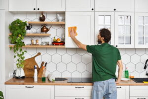 Comment organiser les placards pour simplifier les tâches du quotidien